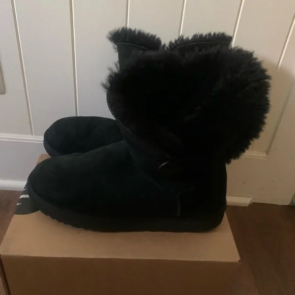 UGG Boots 🥾 - Picture 2 of 6
